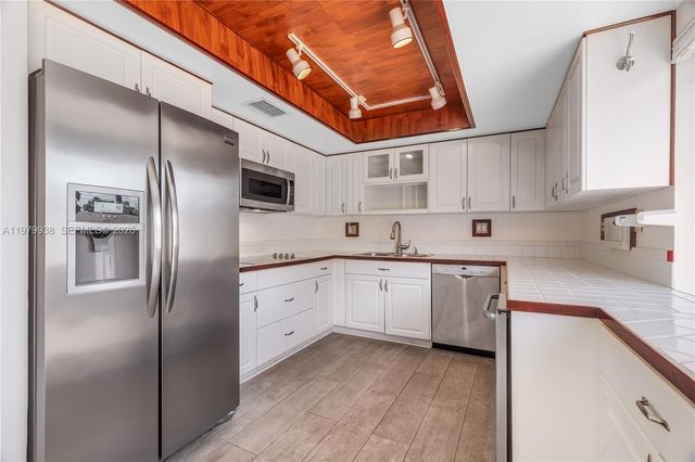 7010 SW 66th Ave 25, South Miami, FL 33143