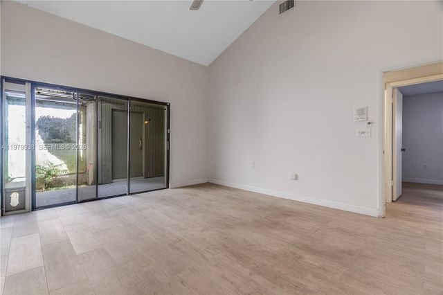 7010 SW 66th Ave 25, South Miami, FL 33143