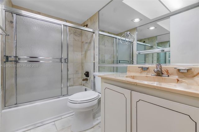 7010 SW 66th Ave 25, South Miami, FL 33143