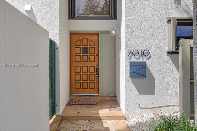 7010 SW 66th Ave 25, South Miami, FL 33143