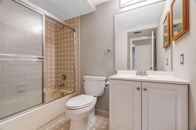 7010 SW 66th Ave 25, South Miami, FL 33143