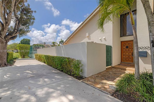 7010 SW 66th Ave 25, South Miami, FL 33143