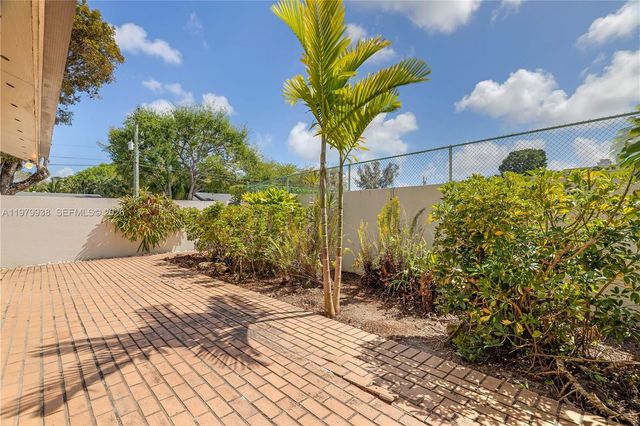 7010 SW 66th Ave 25, South Miami, FL 33143