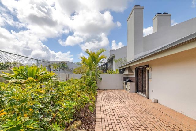 7010 SW 66th Ave 25, South Miami, FL 33143