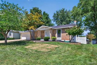 34 N Harris Drive, St Peters, MO 63376