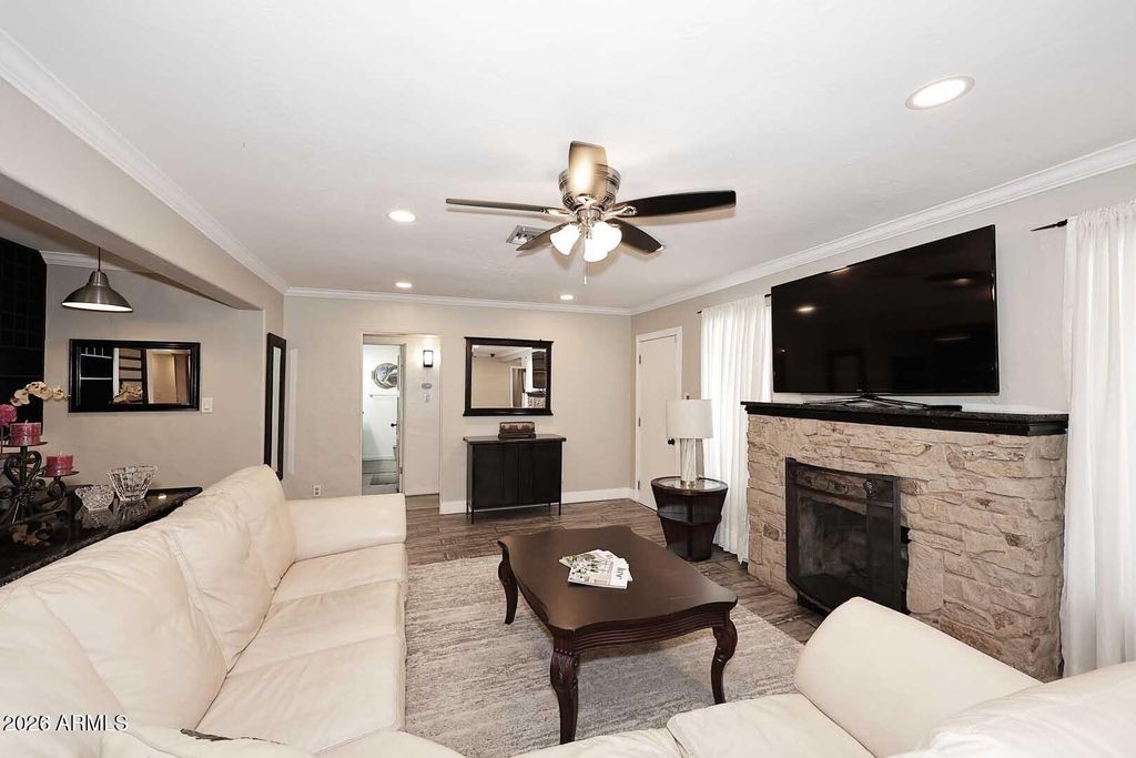 Image 4 of property listing at 3502 N 22 Street, Phoenix, AZ 85016