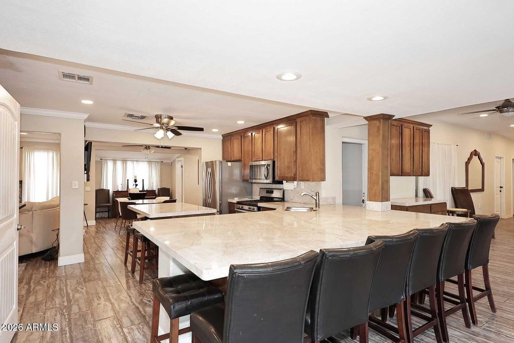 Image 9 of property listing at 3502 N 22 Street, Phoenix, AZ 85016