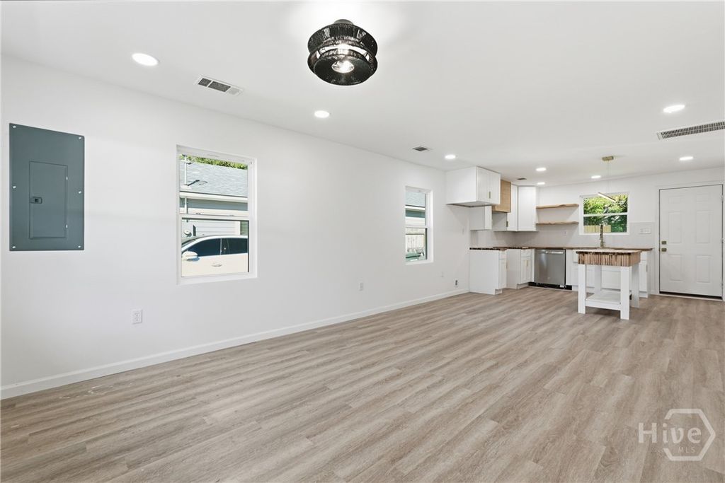 Image 15 of property listing at 212 Fell Street, Savannah, GA 31415