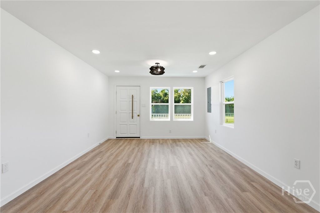 Image 17 of property listing at 212 Fell Street, Savannah, GA 31415