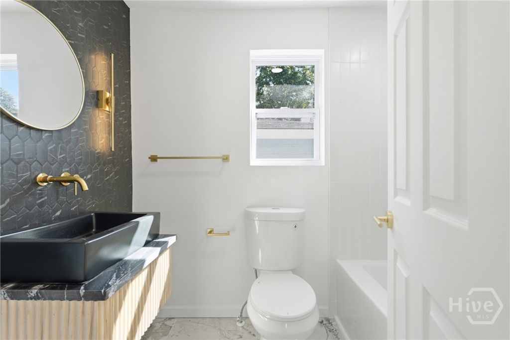 Image 19 of property listing at 212 Fell Street, Savannah, GA 31415