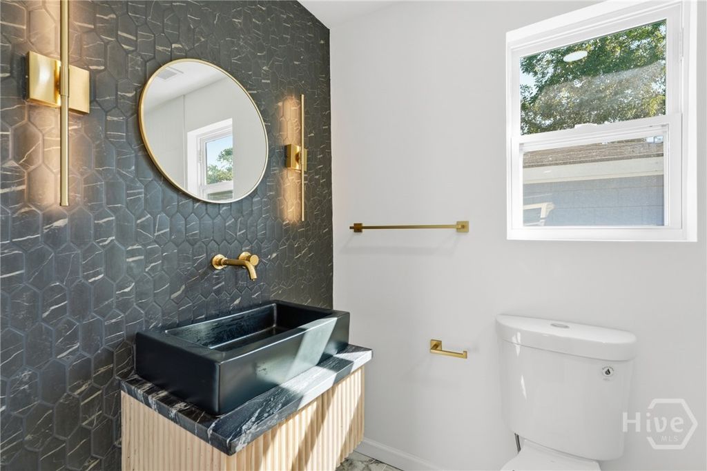 Image 20 of property listing at 212 Fell Street, Savannah, GA 31415