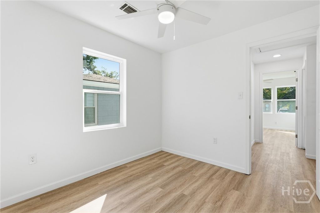 Image 5 of property listing at 212 Fell Street, Savannah, GA 31415