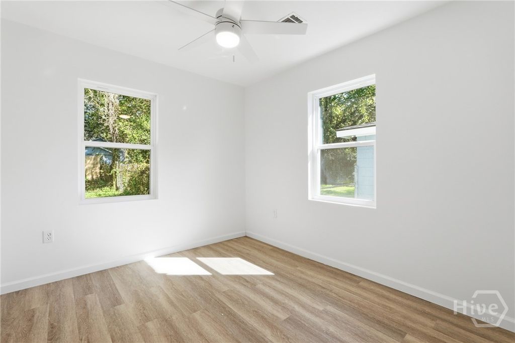 Image 6 of property listing at 212 Fell Street, Savannah, GA 31415