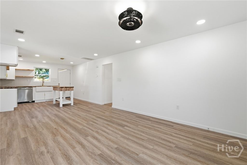 Image 8 of property listing at 212 Fell Street, Savannah, GA 31415
