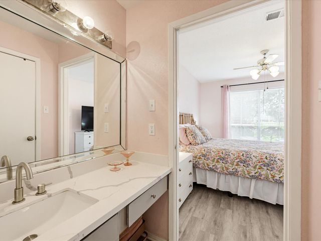 18800 Egret Bay Boulevard 1605, Webster, TX 77058