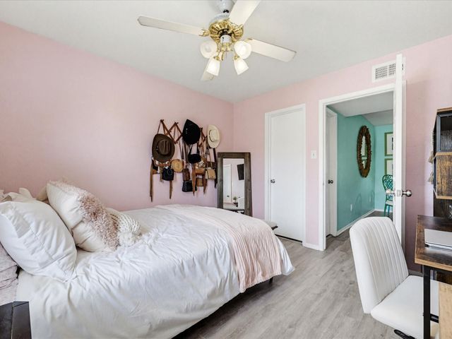 18800 Egret Bay Boulevard 1605, Webster, TX 77058