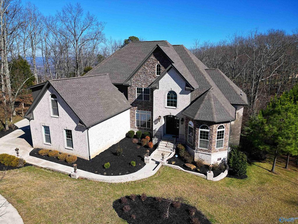 1 Sylvias Way SE, Huntsville, AL 35803