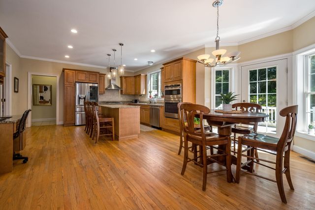 98 Arbor Crossing, East Lyme, CT 06333