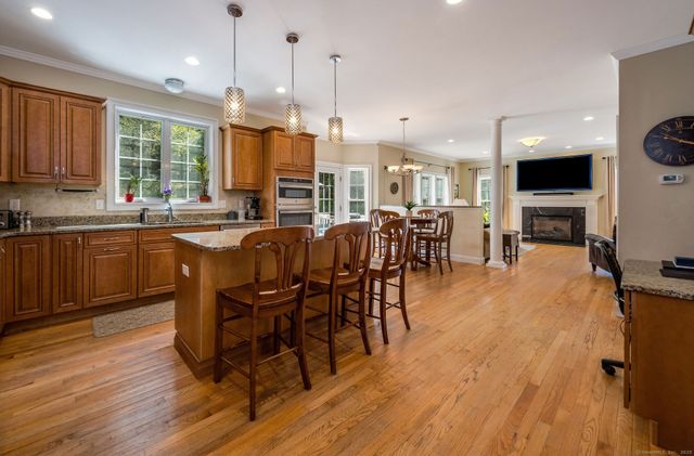 98 Arbor Crossing, East Lyme, CT 06333