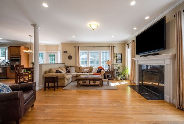 98 Arbor Crossing, East Lyme, CT 06333