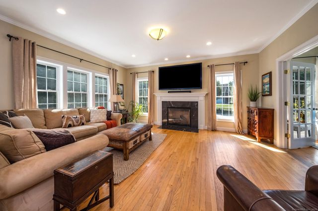 98 Arbor Crossing, East Lyme, CT 06333