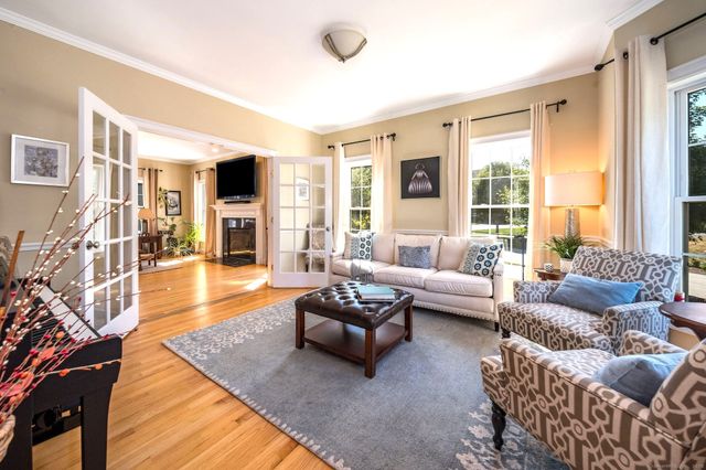 98 Arbor Crossing, East Lyme, CT 06333
