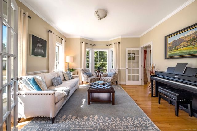 98 Arbor Crossing, East Lyme, CT 06333