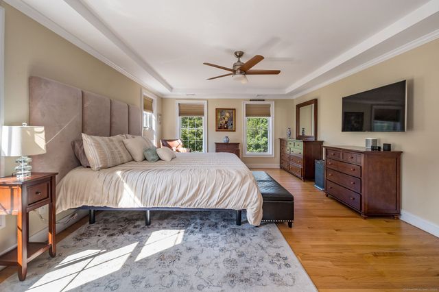 98 Arbor Crossing, East Lyme, CT 06333