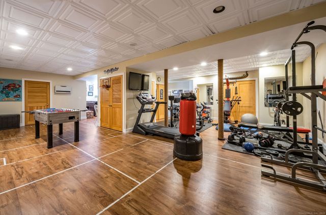 98 Arbor Crossing, East Lyme, CT 06333