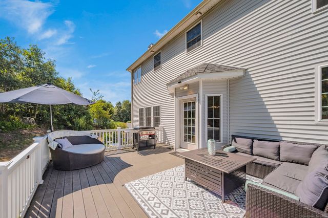 98 Arbor Crossing, East Lyme, CT 06333