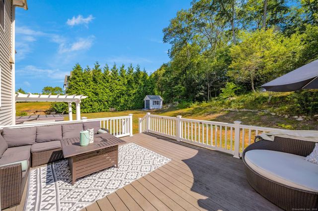 98 Arbor Crossing, East Lyme, CT 06333