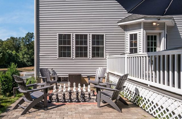 98 Arbor Crossing, East Lyme, CT 06333