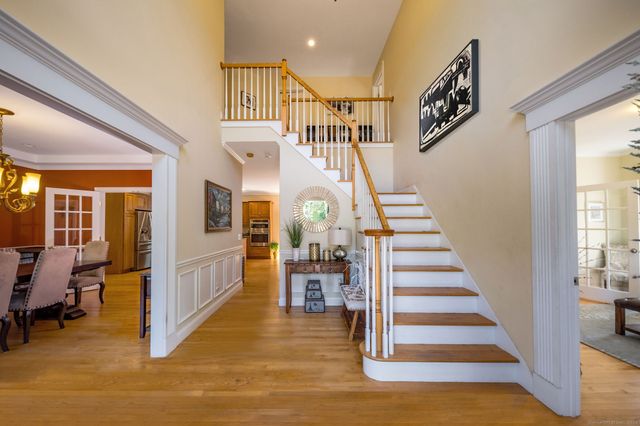 98 Arbor Crossing, East Lyme, CT 06333