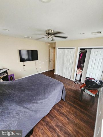 546 WALNUT ST, Camden, NJ 08103