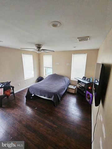 546 WALNUT ST, Camden, NJ 08103