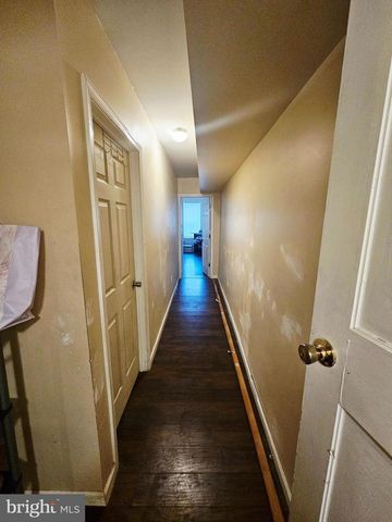 546 WALNUT ST, Camden, NJ 08103