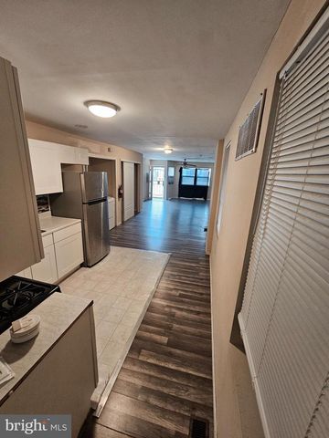 546 WALNUT ST, Camden, NJ 08103