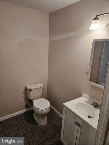 546 WALNUT ST, Camden, NJ 08103