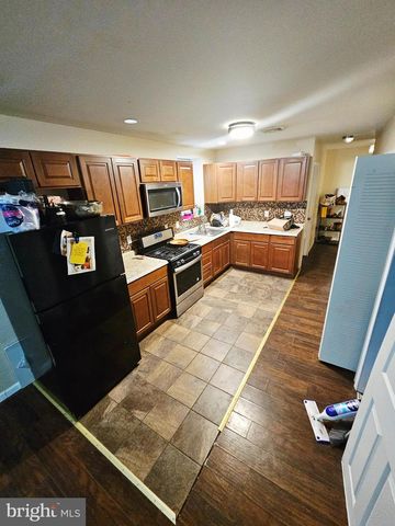 546 WALNUT ST, Camden, NJ 08103