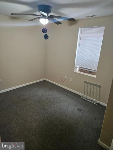 546 WALNUT ST, Camden, NJ 08103