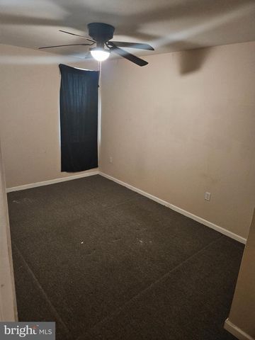 546 WALNUT ST, Camden, NJ 08103