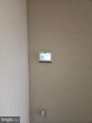 546 WALNUT ST, Camden, NJ 08103