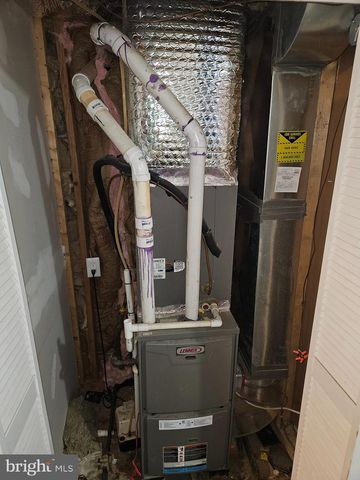 546 WALNUT ST, Camden, NJ 08103