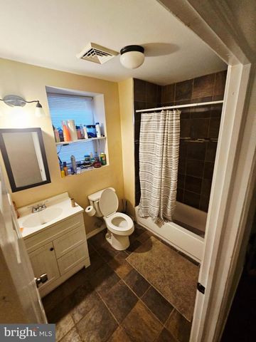 546 WALNUT ST, Camden, NJ 08103