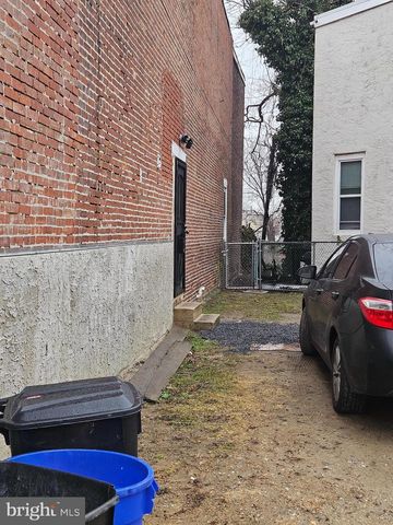 546 WALNUT ST, Camden, NJ 08103