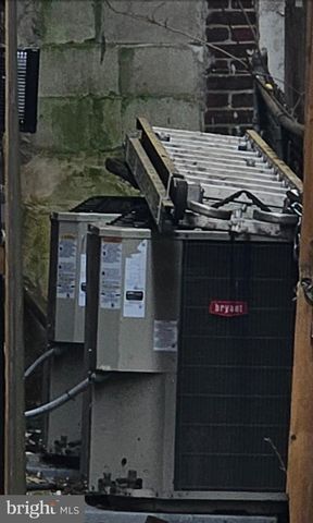 546 WALNUT ST, Camden, NJ 08103