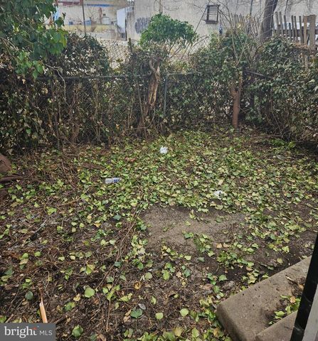 546 WALNUT ST, Camden, NJ 08103