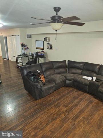 546 WALNUT ST, Camden, NJ 08103