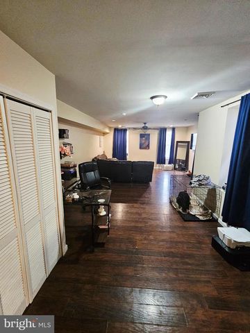 546 WALNUT ST, Camden, NJ 08103