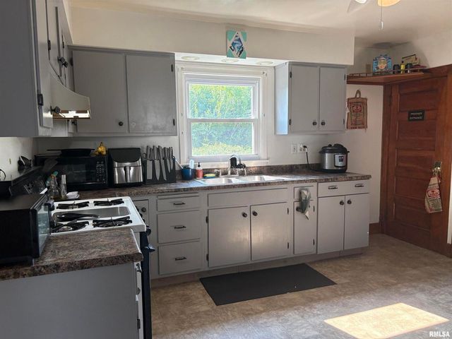 17 E 5TH Street, Milledgeville, IL 61051